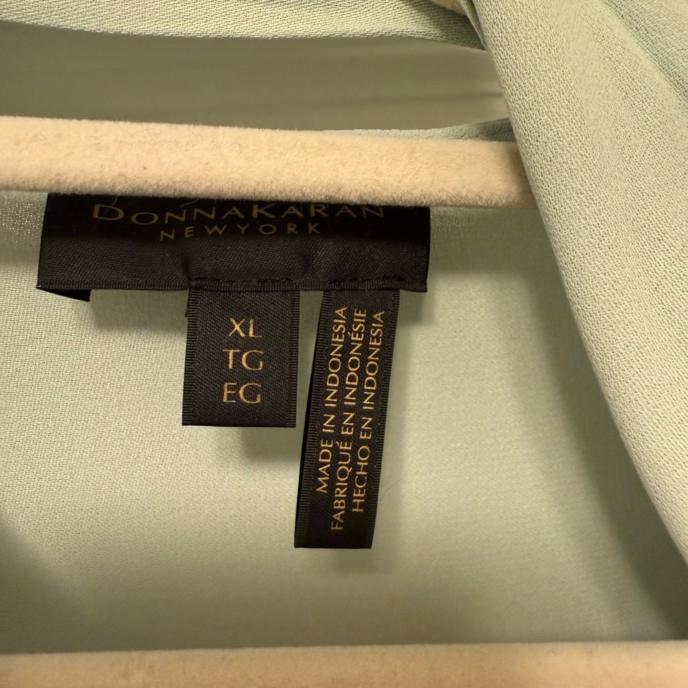 Elegant Women's Tie-Neck Blouse - Picture 2 of 3